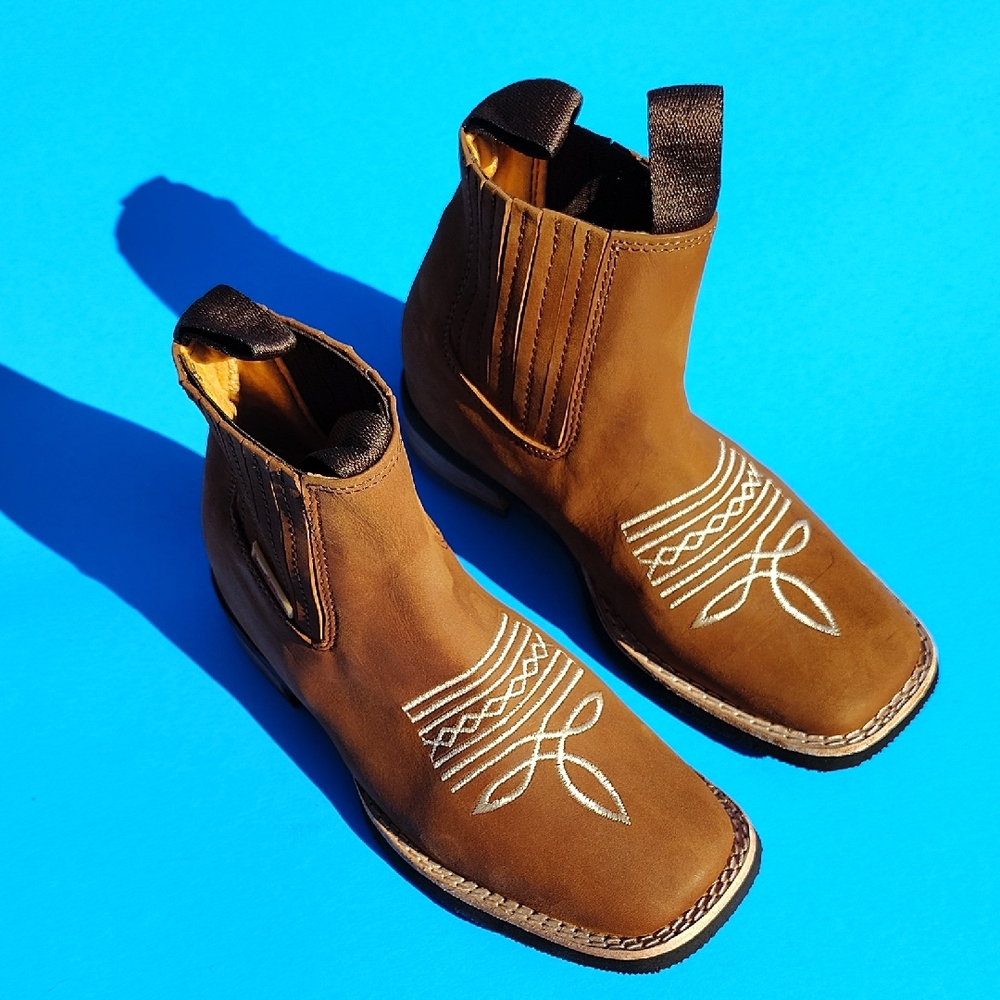 ( Boys )Brown Leather Western Boots.